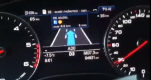 Even filmen tijdens het autorijden…